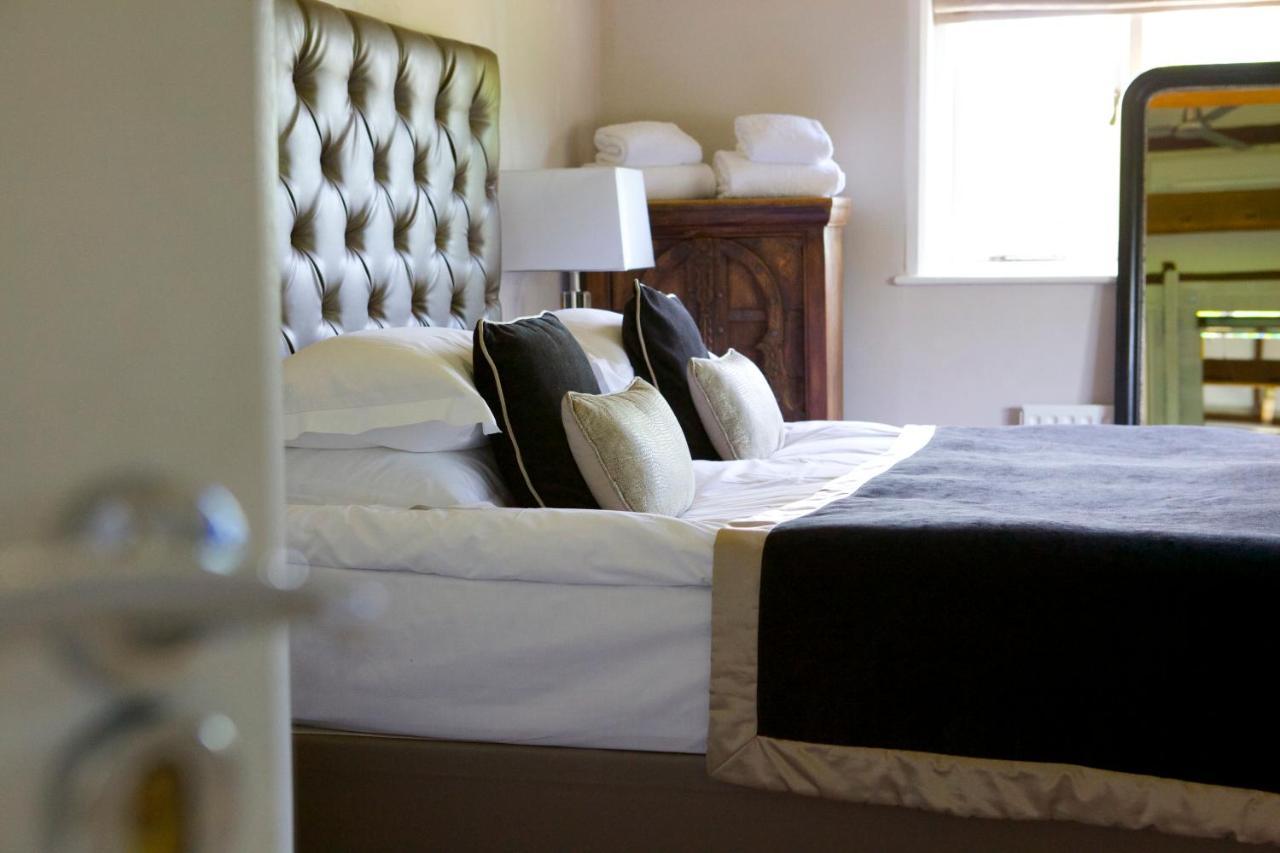 The Inn On The Green Cookham Dean Bagian luar foto