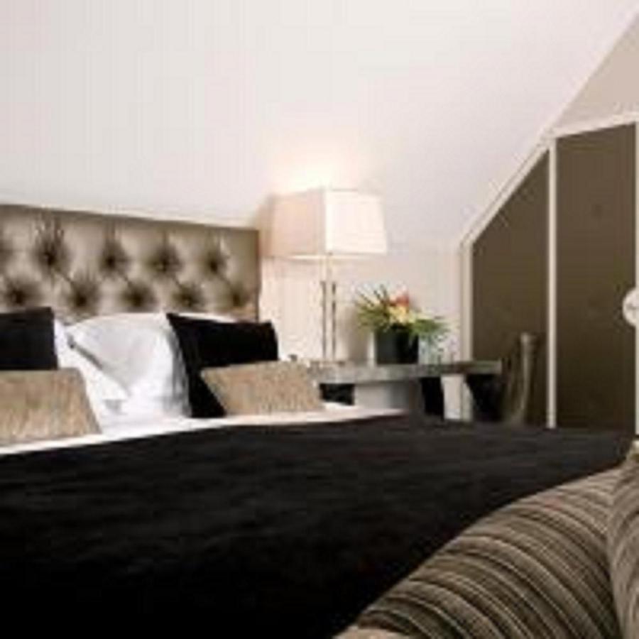 The Inn On The Green Cookham Dean Bagian luar foto